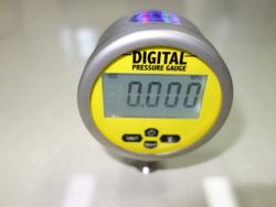 “包頭數字顯示壓力表py500“/